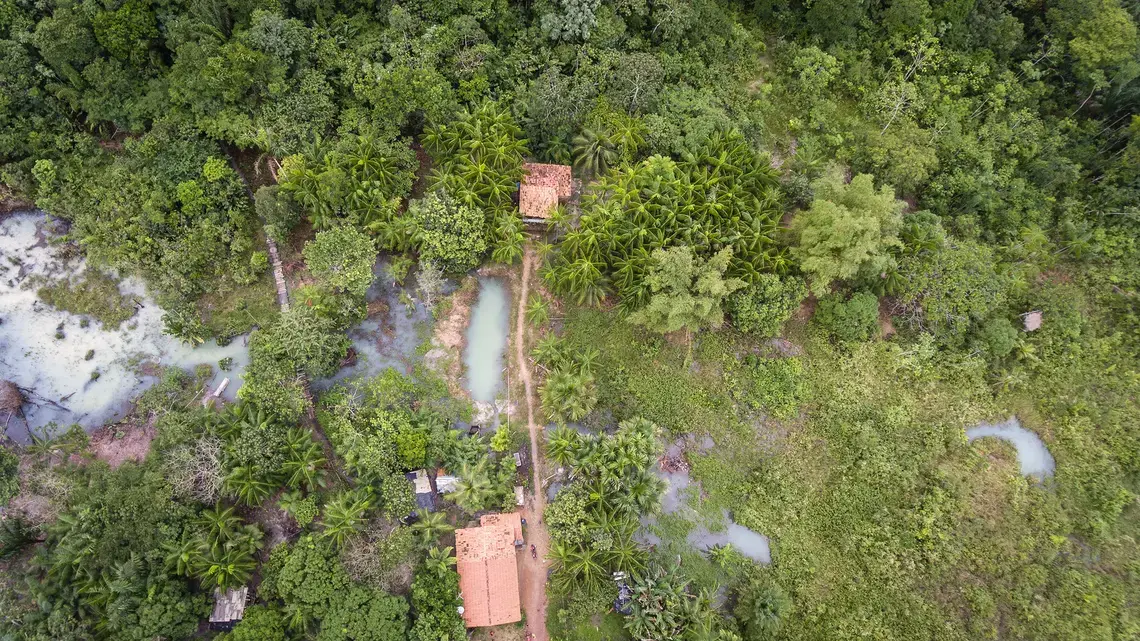 A contaminated lake adjacent to the Hydro Norsk operation in Barcarena. A recent investigation identified multiple cases of unauthorized waste being emitted from the company’s aluminum processing facilities. Image by Cícero Pedrosa Neto. Brazil, undated.
